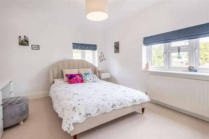 5 bed house for sale
