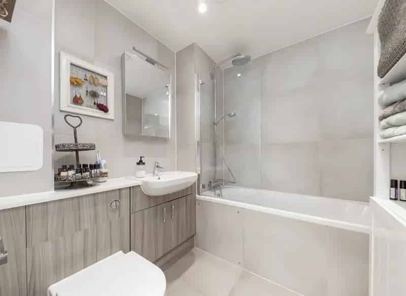 Flat For Sale , Kilburn Park Road, London, England
