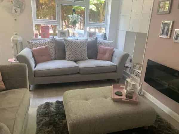 3 Bed House Near Richard Park Schools Amenities Off Street Parking