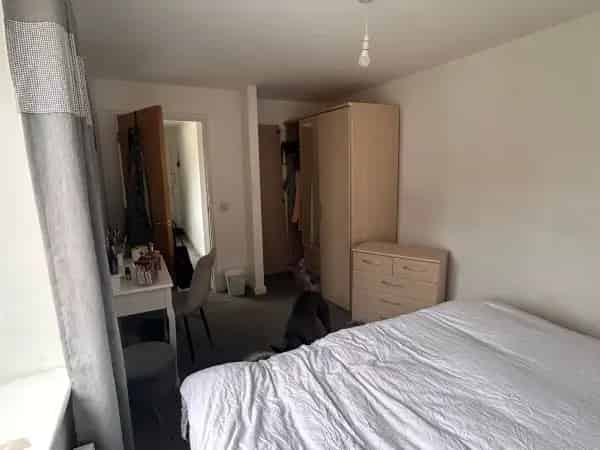One Bedroom Flat Near Town Centre Spacious Balcony