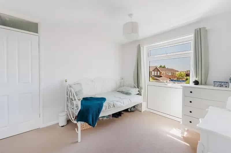 4 Bed House for Sale Mead Vale