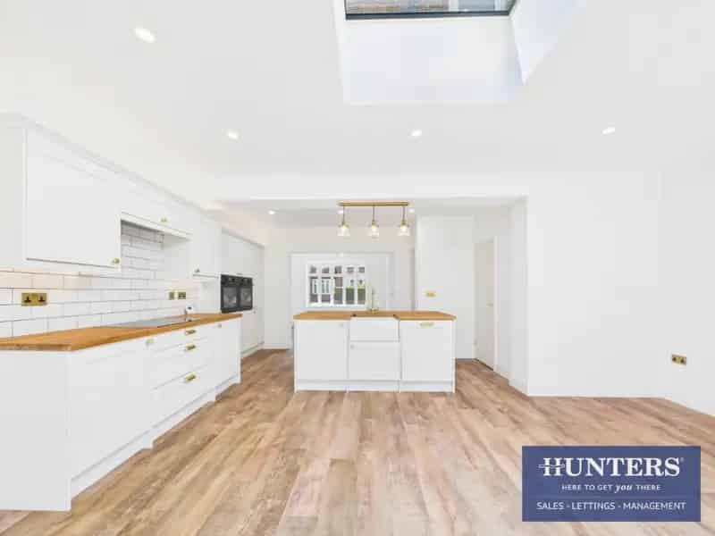 4 bedroom House
 For Sale 
Total Size: 1155 SQ FT