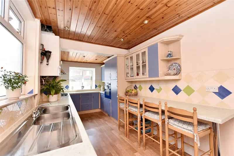 Four Bedroom Detached House Near Gledhow Primary School
