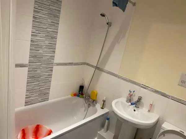 Flat For Rent in Tilbury, England