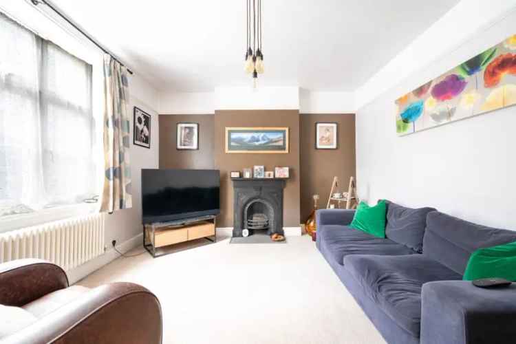 4 Bedroom Townhouse Near Dursley Town Centre