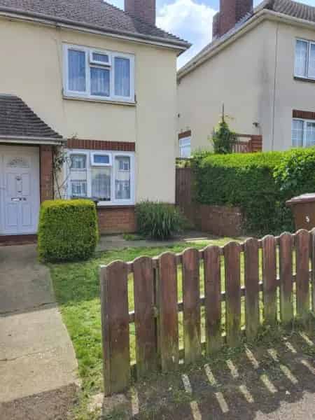 4 Bedroom House Beautiful Old Build Large Garden Close Schools