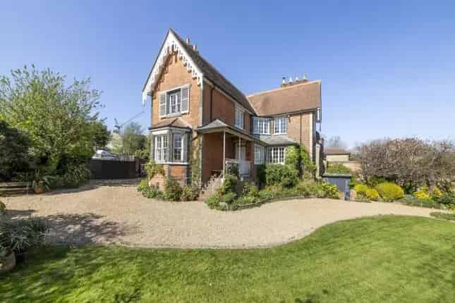 Charming 3-Bed Home near Sydenham Station