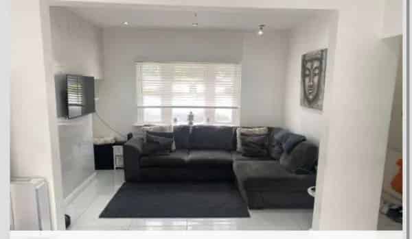 2 Bed Terraced House Near East Croydon Station