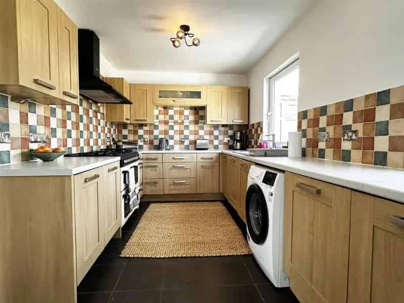 3 Bed End Terraced House For Sale Near Amenities And Schools