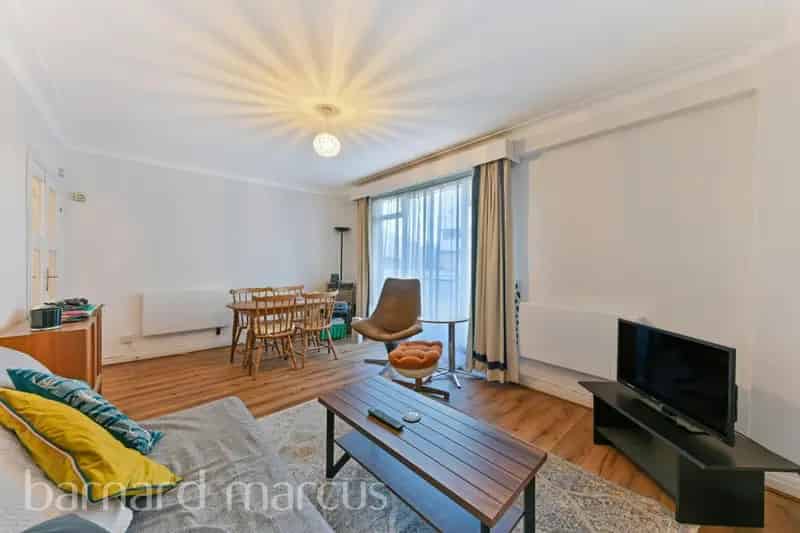 One Bedroom Apartment Buckingham Gate SW1E - Recently Renovated