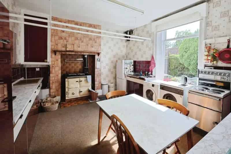 5 bed property for sale