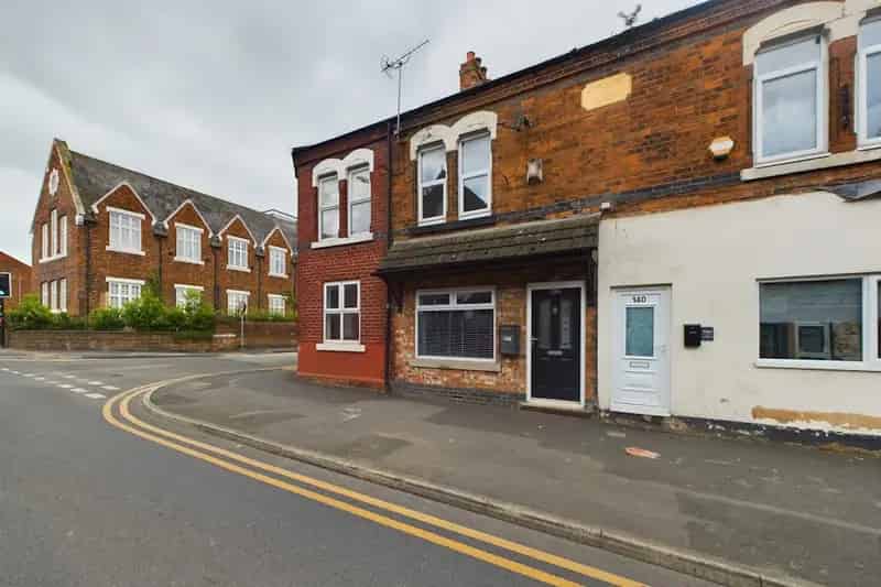 One Bedroom Flat Near Town Centre Railway Station