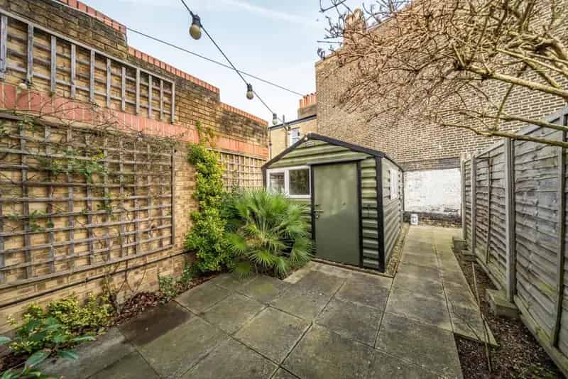 2 Bedroom Semi-Detached House with Garden and Parking