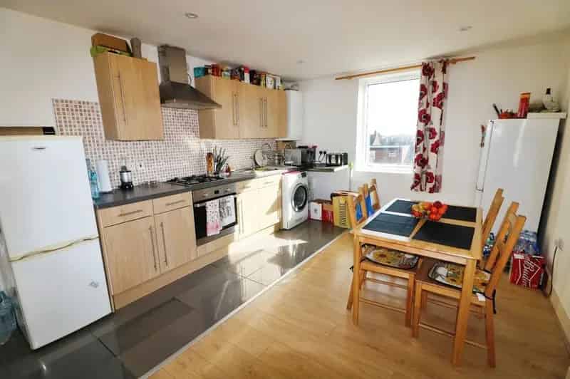 2 Bedroom Flat for Sale Ilford IG1 - Elizabeth Line Access
