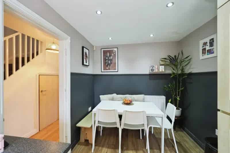 4 Bedroom House Mansfield Road Modern Family Home