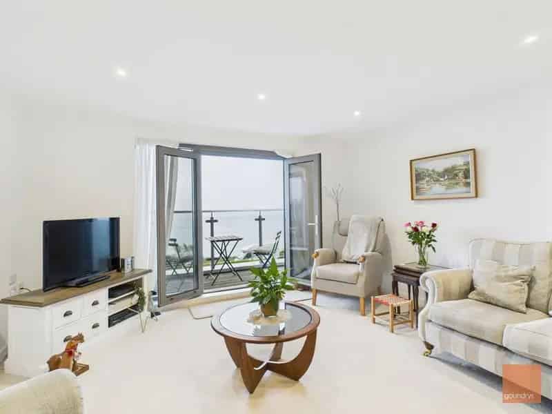 3 Bedroom Seafront Apartment Falmouth Panoramic Views Parking