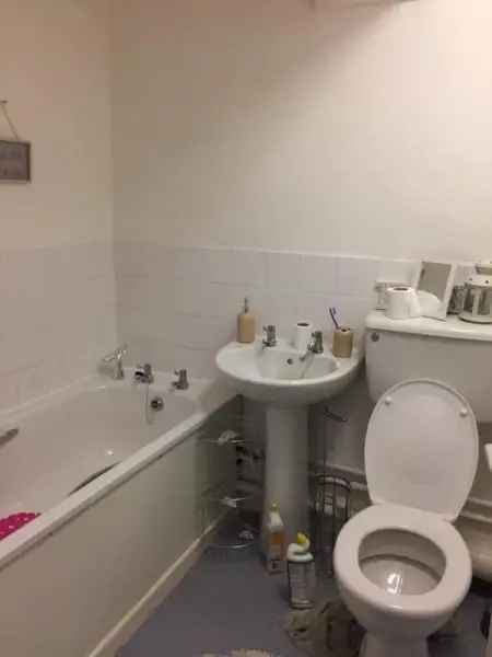 Flat For Rent in Bristol, England