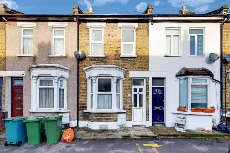 2 Bedroom Victorian House Near Stratford Station