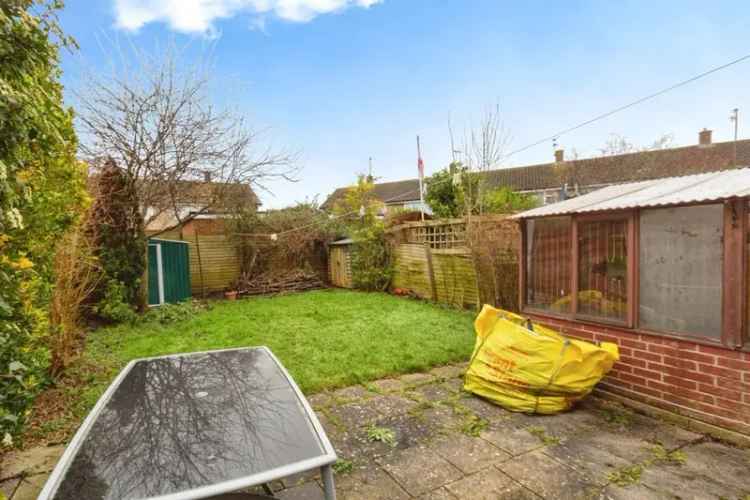 3 Bed End Terrace House Modern Fitted Kitchen Driveway Parking No Chain