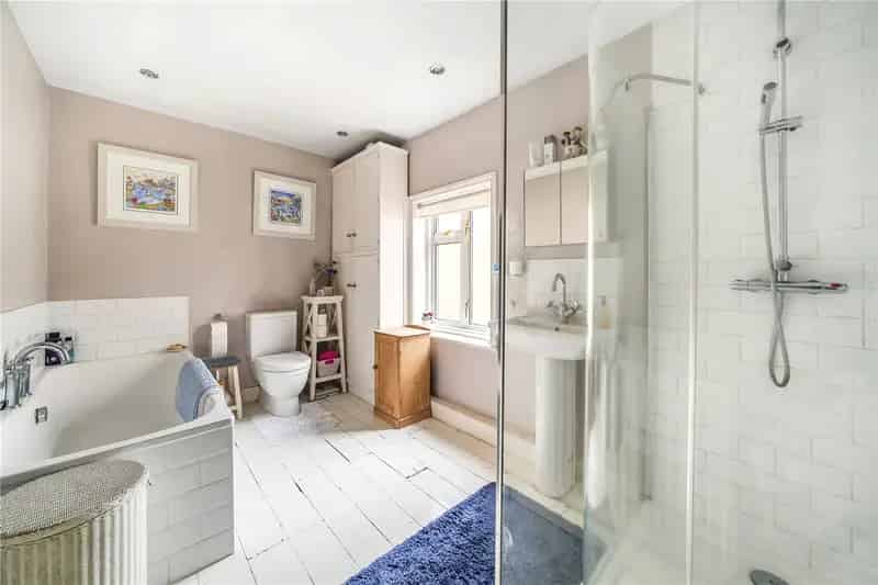 2 Bedroom House in Farnham Near Town Centre