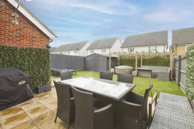 3 Bed Semi-Detached House For Sale