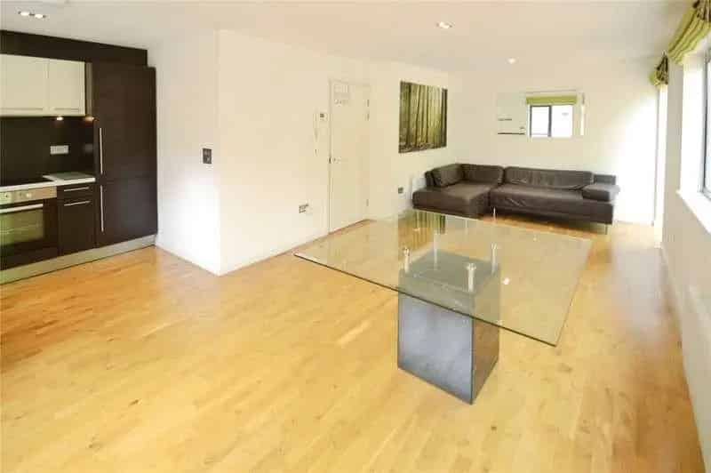 2 bed flat for sale