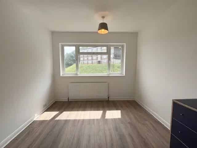 Three Bedroom House High Wycombe Zero Deposit Garden Parking