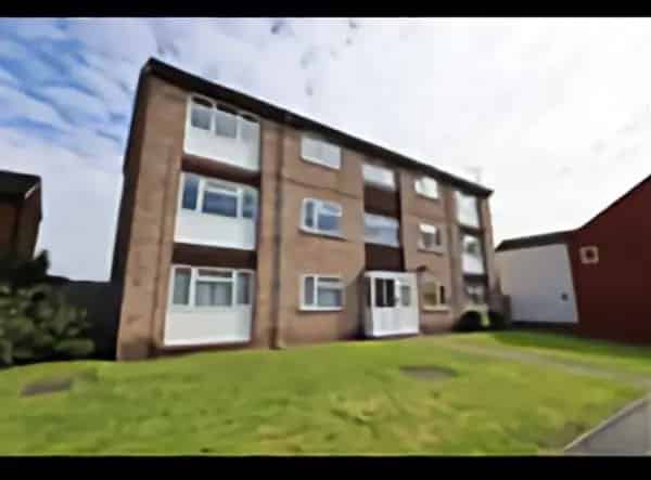 2 Bed House with New Kitchen and Bathroom Plenty of Storage