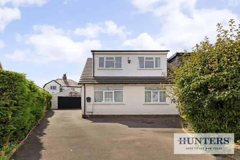 4 Bed House for Sale in Yeadon Near Yeadon Tarn