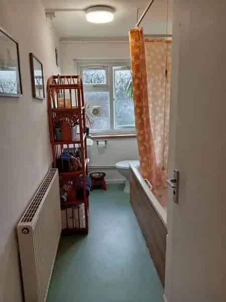 2 Bed Flat Near Amenities and Bus Route