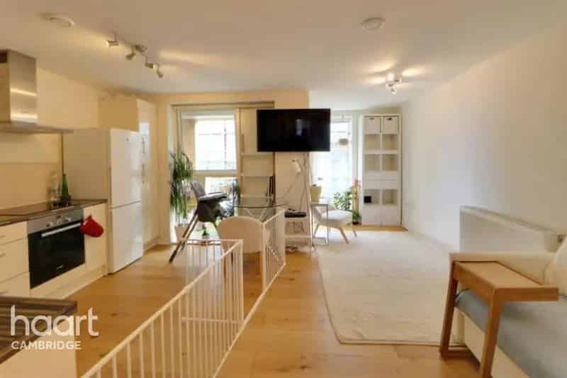 2 Bedroom Apartment to Rent Near Mainline Station