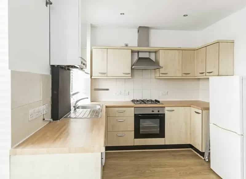 3 Bed Split Level Apartment Northfields Near Tube Station