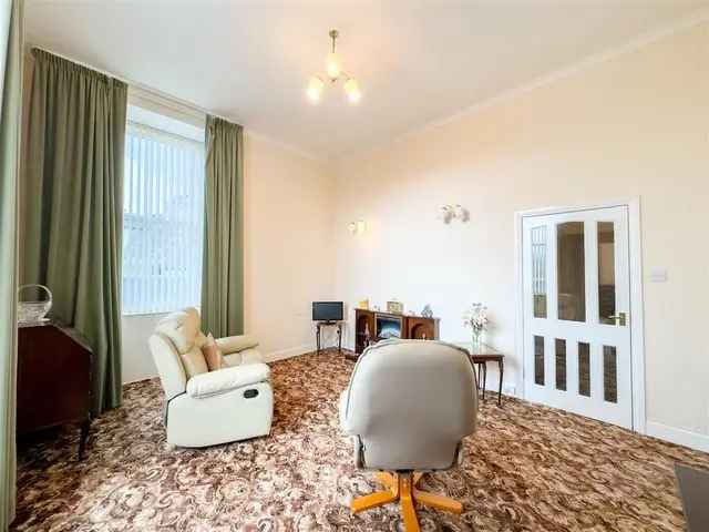 1 Bedroom Flat for Sale in Biggar High Street