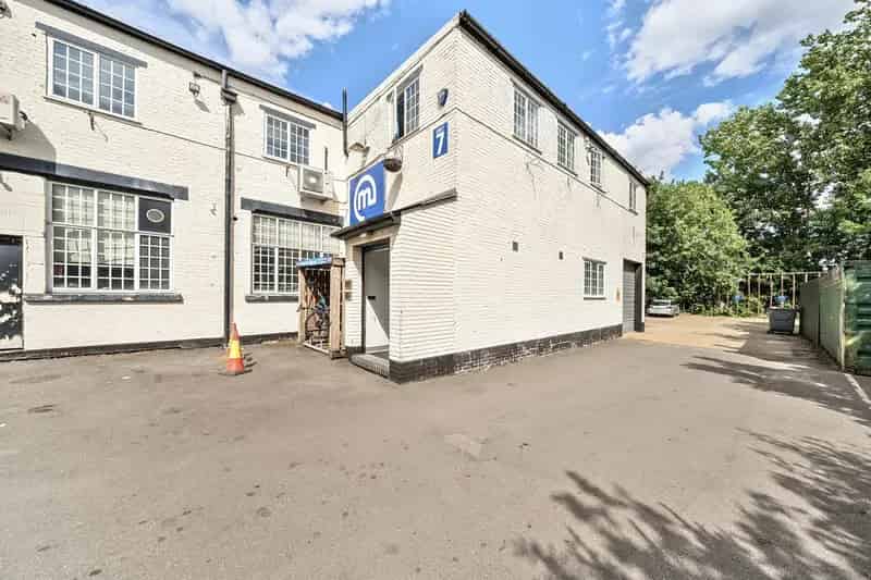 8239 Sqft Industrial Unit 7 Parking Spaces Air Conditioning