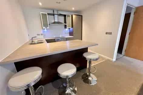 2-Bedroom Furnished Flat Manchester - Allocated Parking