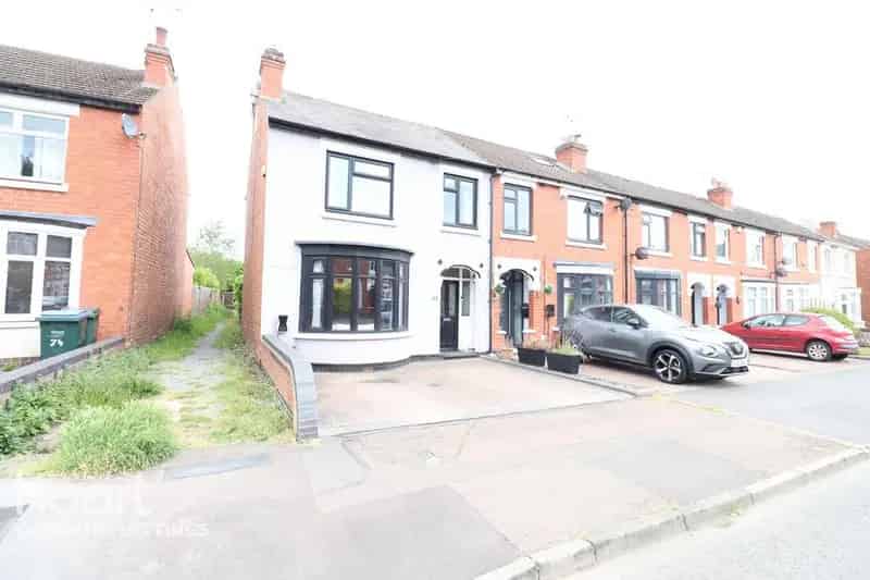 3 Bedroom End Terrace House to Rent
