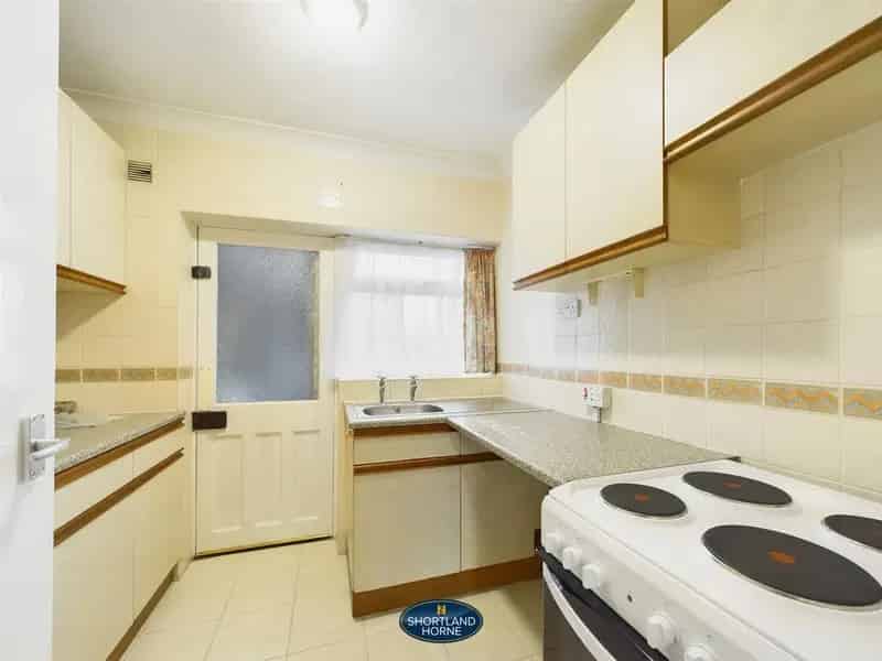 3 Bedroom End Terrace House to Rent