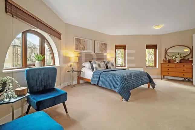 4 Bedroom End Terrace House for Sale in London NW3