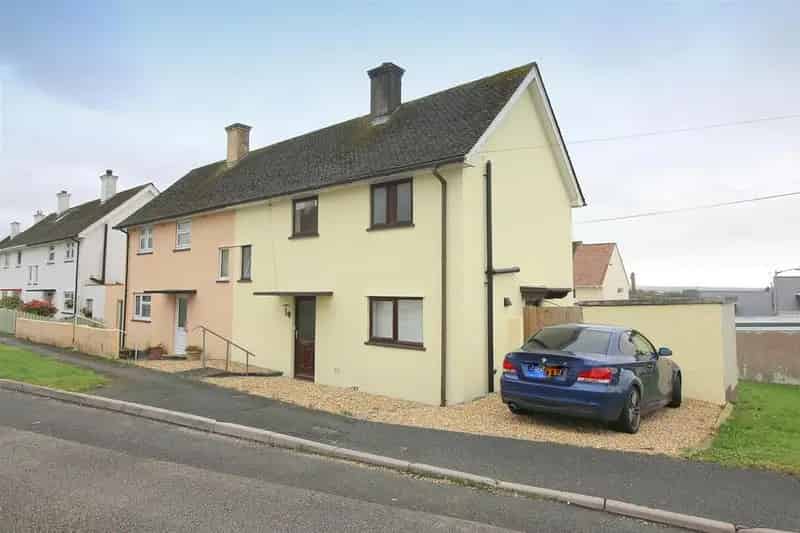 2 Bedroom Semi-Detached House to Rent