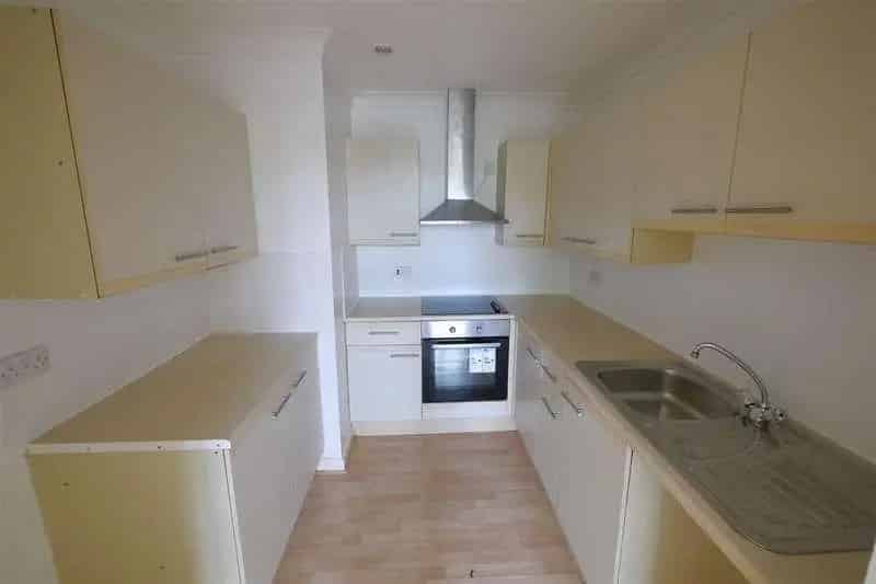 1 Bed Flat near Pagham Beach - Modern Amenities Allocated Parking