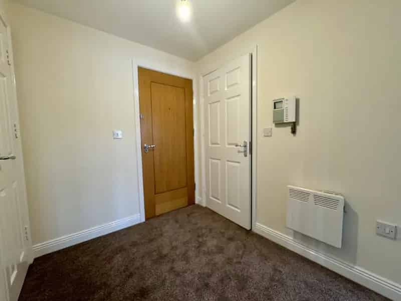 1 Bedroom Flat for Sale Near Schools and Shops