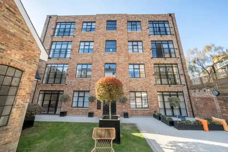 Contemporary One Bedroom Apartment Near Tooting Common