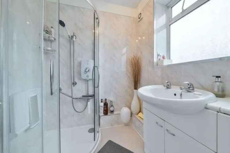 4 Bed House for Sale Extended Family Home Cul-de-sac Mature Garden