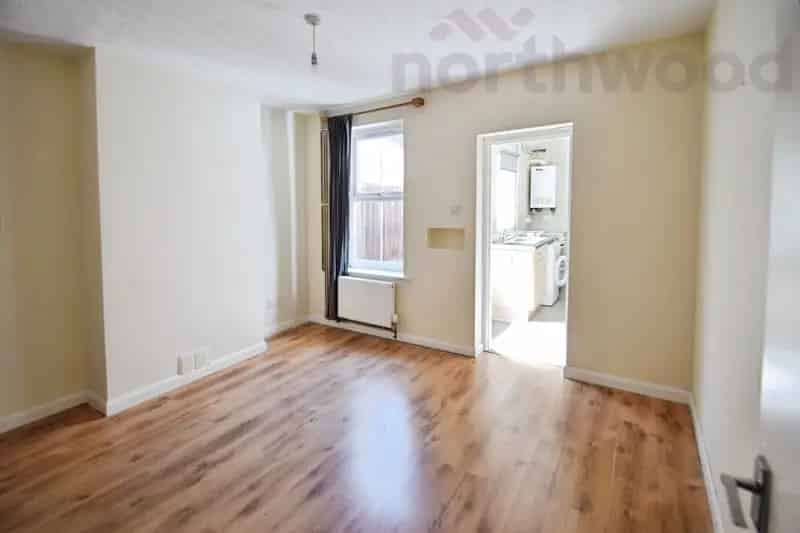 3 Bed Terraced House City Centre GCH Double Glazing Parking