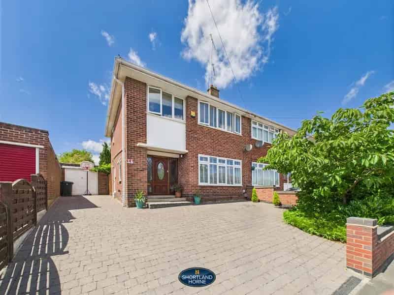 3 Bedroom Semi Detached House to Rent
