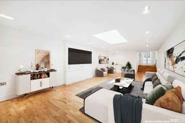 Terraced house to rent in Brompton Square, London SW3