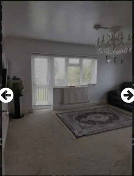 Flat For Rent in Elmbridge, England