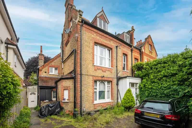 Studio Apartment West Putney Refurbishment Opportunity
