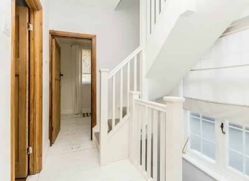 Three Bedroom Maisonette With Modern Kitchen and Ensuite