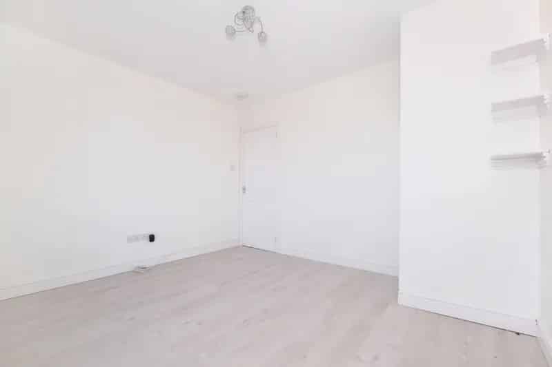 Stunning Top Floor One Bedroom Flat in Bucksburn